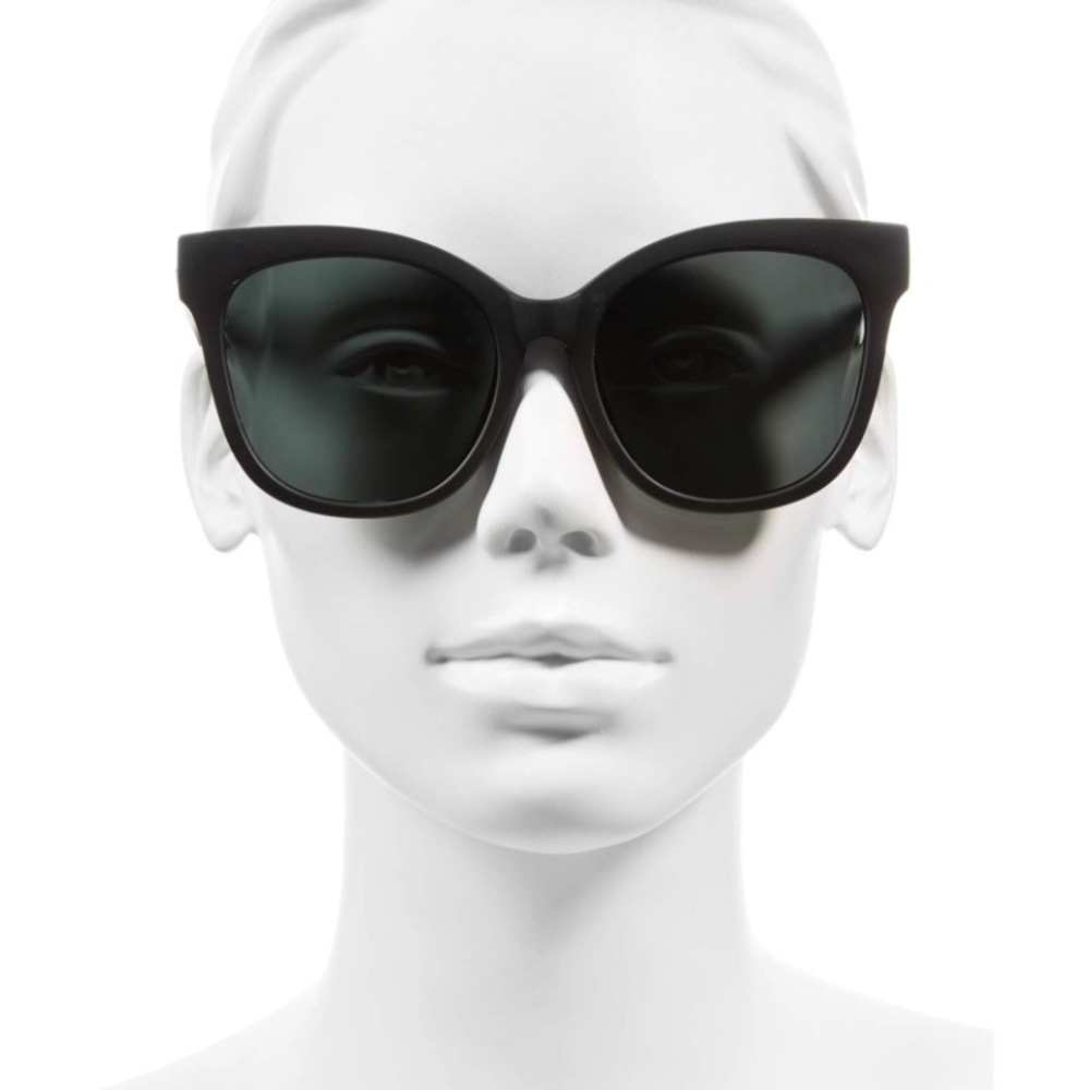 Quay my way sunglasses 🕶 black. Like new